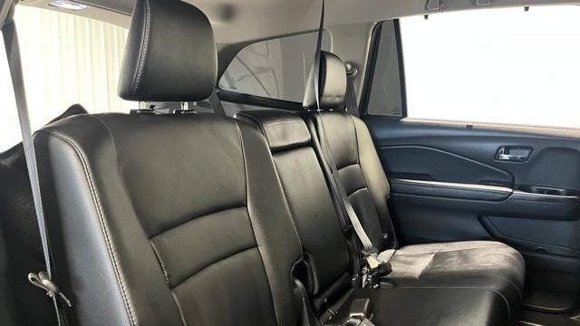 Photo of 2019 Gray Honda Pilot