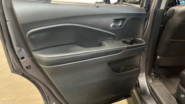 Photo of 2019 Gray Honda Pilot
