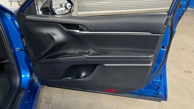 Photo of 2020 Blue Toyota Camry Hybrid