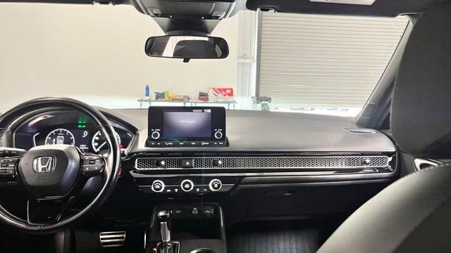 Photo of 2022 White Honda Civic