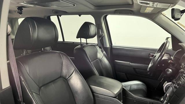 Photo of 2014 Gray Honda Pilot