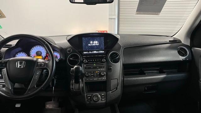 Photo of 2014 Gray Honda Pilot