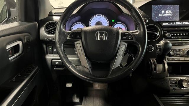 Photo of 2014 Gray Honda Pilot