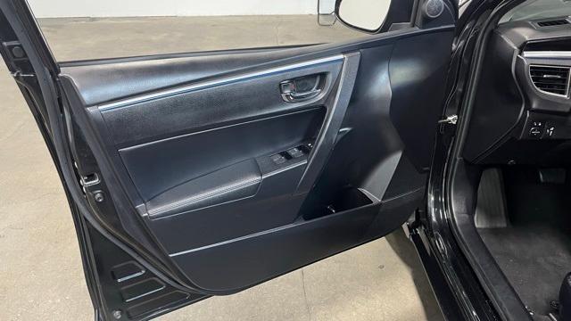 Photo of 2015 Black Toyota Corolla