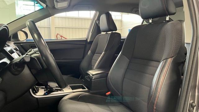 Photo of 2016 Gray Toyota Camry