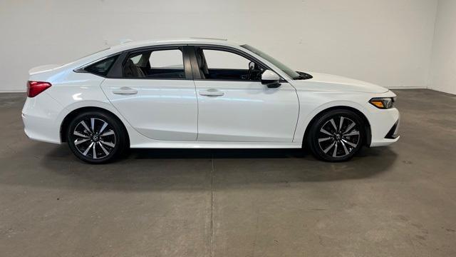 Photo of 2023 White Honda Civic