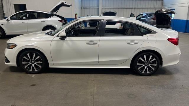 Photo of 2023 White Honda Civic