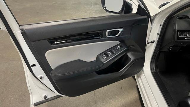 Photo of 2023 White Honda Civic