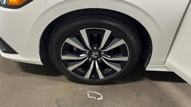 Photo of 2023 White Honda Civic