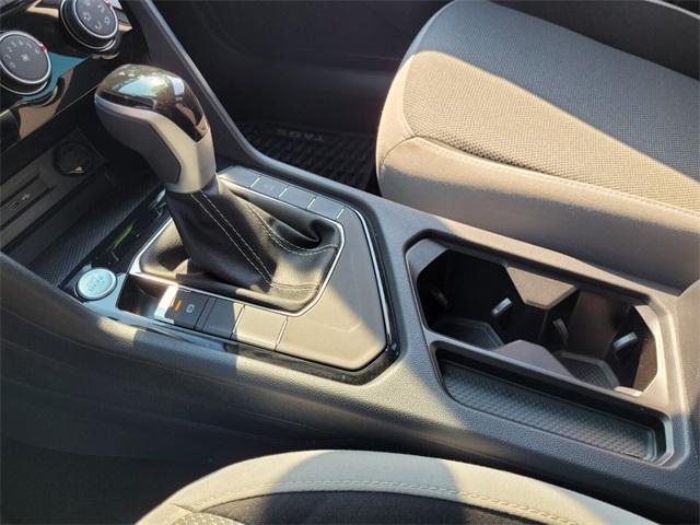 Photo of 2024 Pure White Volkswagen Taos