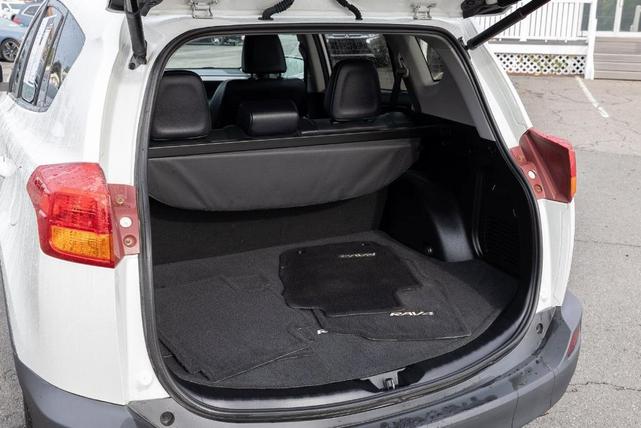 Photo of 2015 Blizzard Pearl Toyota RAV4