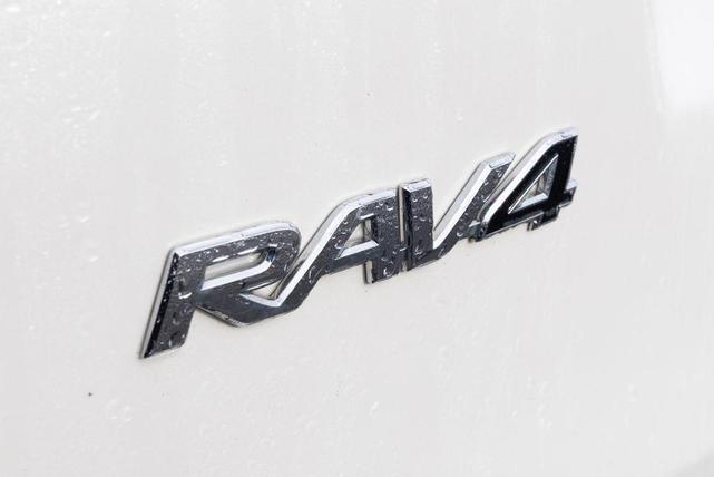 Photo of 2015 Blizzard Pearl Toyota RAV4