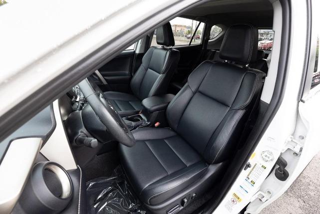Photo of 2015 Blizzard Pearl Toyota RAV4