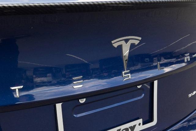 Photo of 2018 Deep Blue Metallic Tesla Model 3
