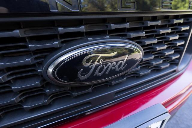 Photo of 2021 Rapid Red Metallic Tinted Clearcoat Ford Ranger