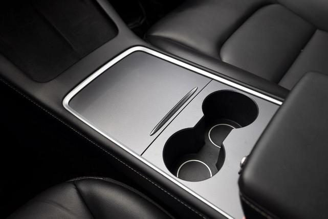 Photo of 2022 Black Tesla Model 3