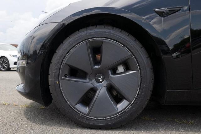 Photo of 2022 Black Tesla Model 3