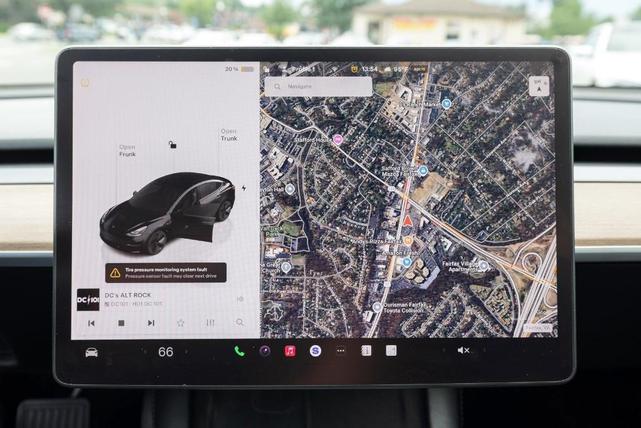 Photo of 2022 Black Tesla Model 3