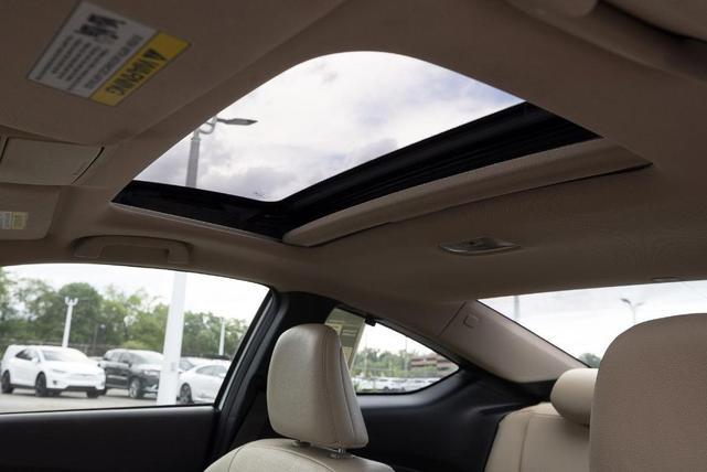 Photo of 2013 White Orchid Pearl Honda Accord
