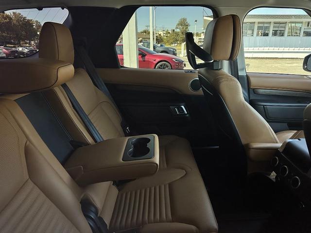 Photo of 2020 Eiger Grey Land Rover Discovery