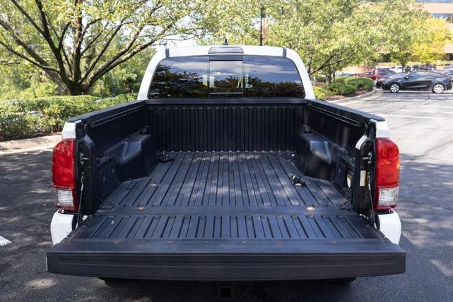 Photo of 2017 Super White Toyota Tacoma