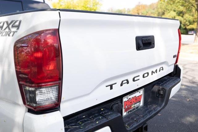 Photo of 2017 Super White Toyota Tacoma