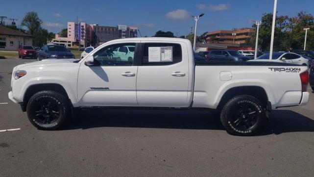 Photo of 2017 Super White Toyota Tacoma