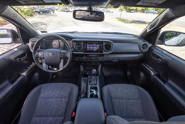 Photo of 2017 Super White Toyota Tacoma