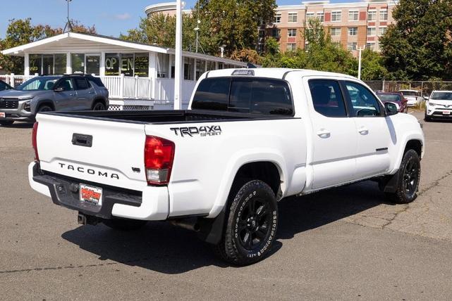 Photo of 2017 Super White Toyota Tacoma