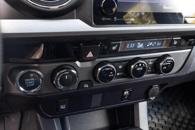 Photo of 2017 Super White Toyota Tacoma