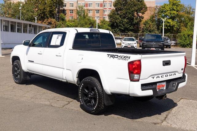 Photo of 2017 Super White Toyota Tacoma