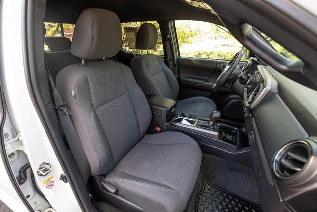 Photo of 2017 Super White Toyota Tacoma