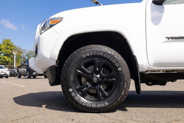 Photo of 2017 Super White Toyota Tacoma