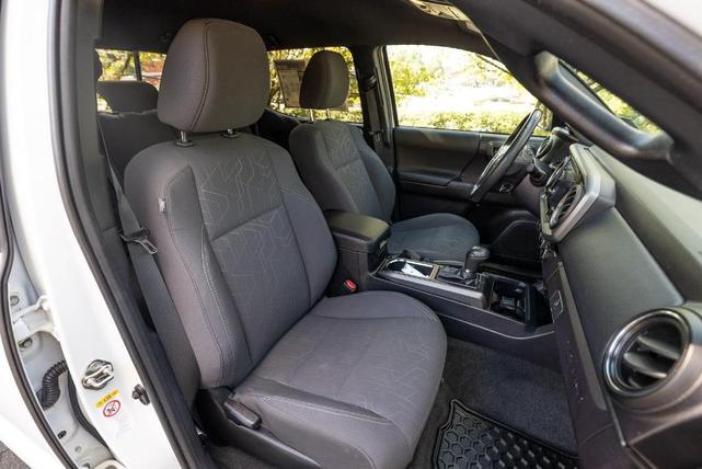 Photo of 2017 Super White Toyota Tacoma