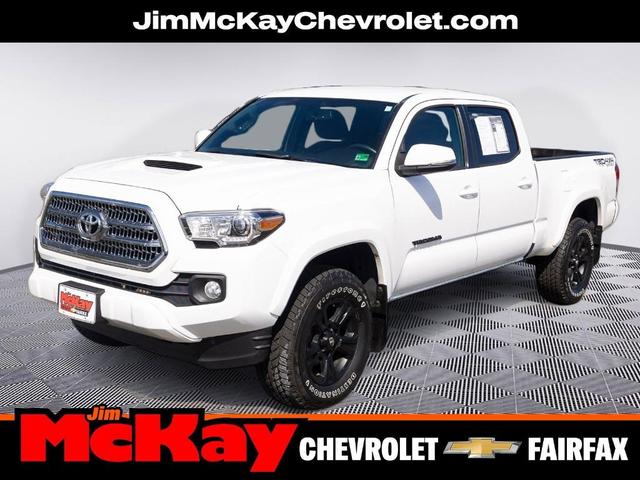 Photo of 2017 Super White Toyota Tacoma
