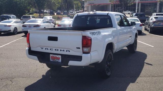 Photo of 2017 Super White Toyota Tacoma