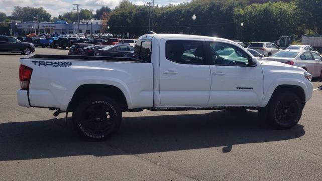Photo of 2017 Super White Toyota Tacoma