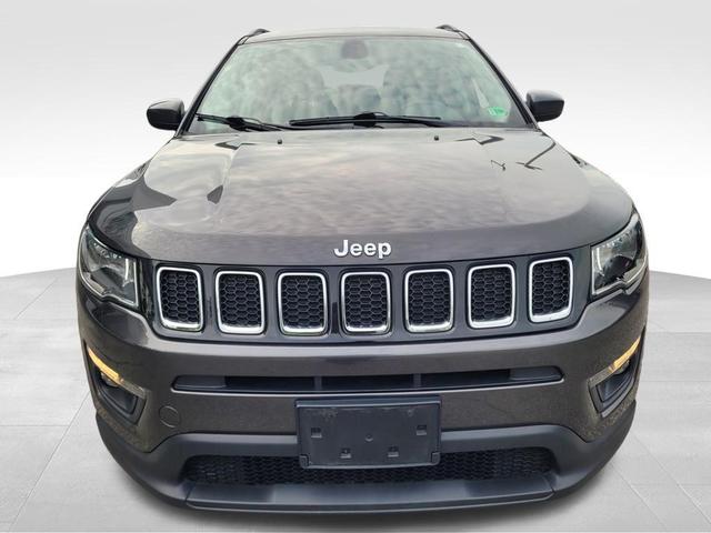 Photo of 2020 Granite Crystal Clearcoat Metallic Jeep Compass