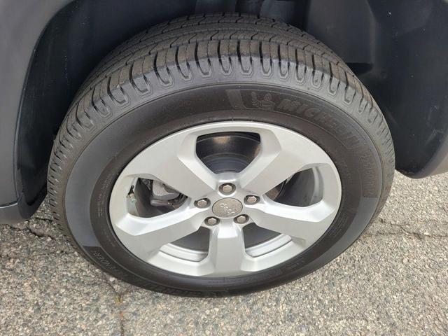 Photo of 2020 Granite Crystal Clearcoat Metallic Jeep Compass
