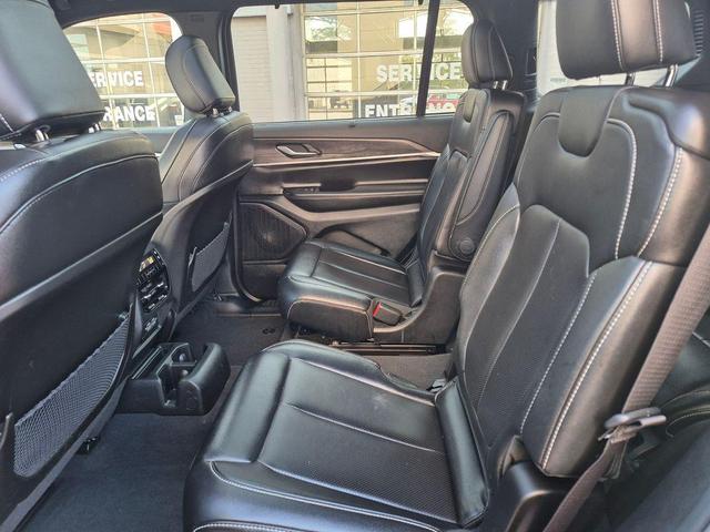 Photo of 2024 Diamond Black Jeep Grand Cherokee L