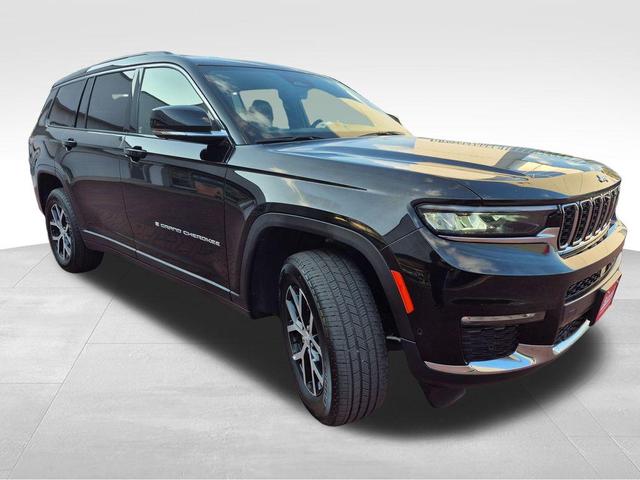 Photo of 2024 Diamond Black Jeep Grand Cherokee L