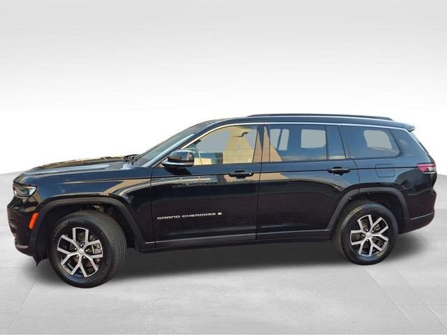Photo of 2024 Diamond Black Jeep Grand Cherokee L