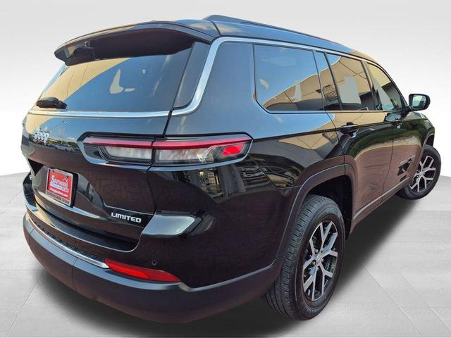 Photo of 2024 Diamond Black Jeep Grand Cherokee L