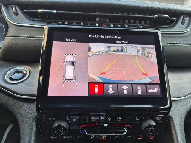 Photo of 2024 Diamond Black Jeep Grand Cherokee L