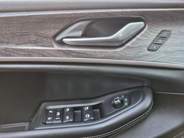 Photo of 2024 Diamond Black Jeep Grand Cherokee L