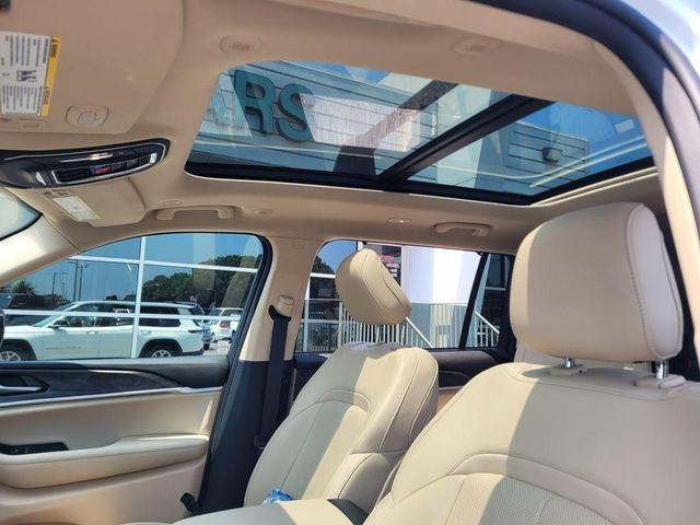 Photo of 2022 Bright White Clearcoat Jeep Grand Cherokee L