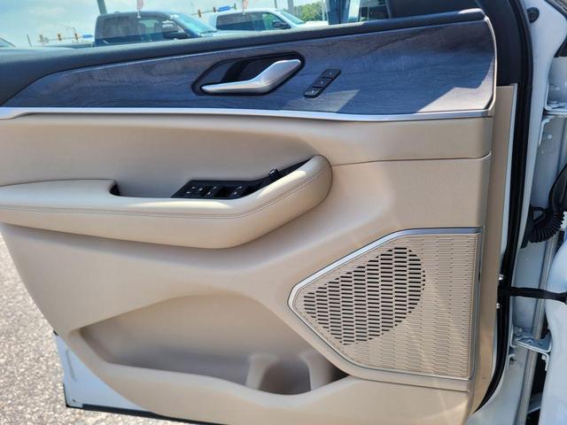 Photo of 2022 Bright White Clearcoat Jeep Grand Cherokee L