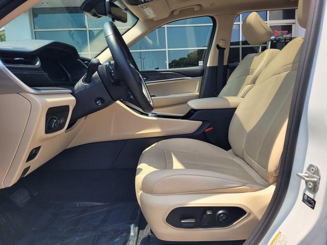 Photo of 2022 Bright White Clearcoat Jeep Grand Cherokee L