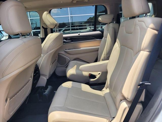Photo of 2022 Bright White Clearcoat Jeep Grand Cherokee L