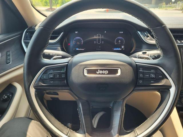 Photo of 2022 Bright White Clearcoat Jeep Grand Cherokee L